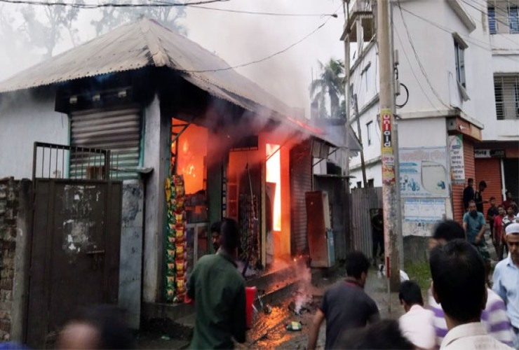 শরীয়তপুরে অগ্নিকান্ডে অন্তত ১০ লাখ টাকার ক্ষয়ক্ষতি